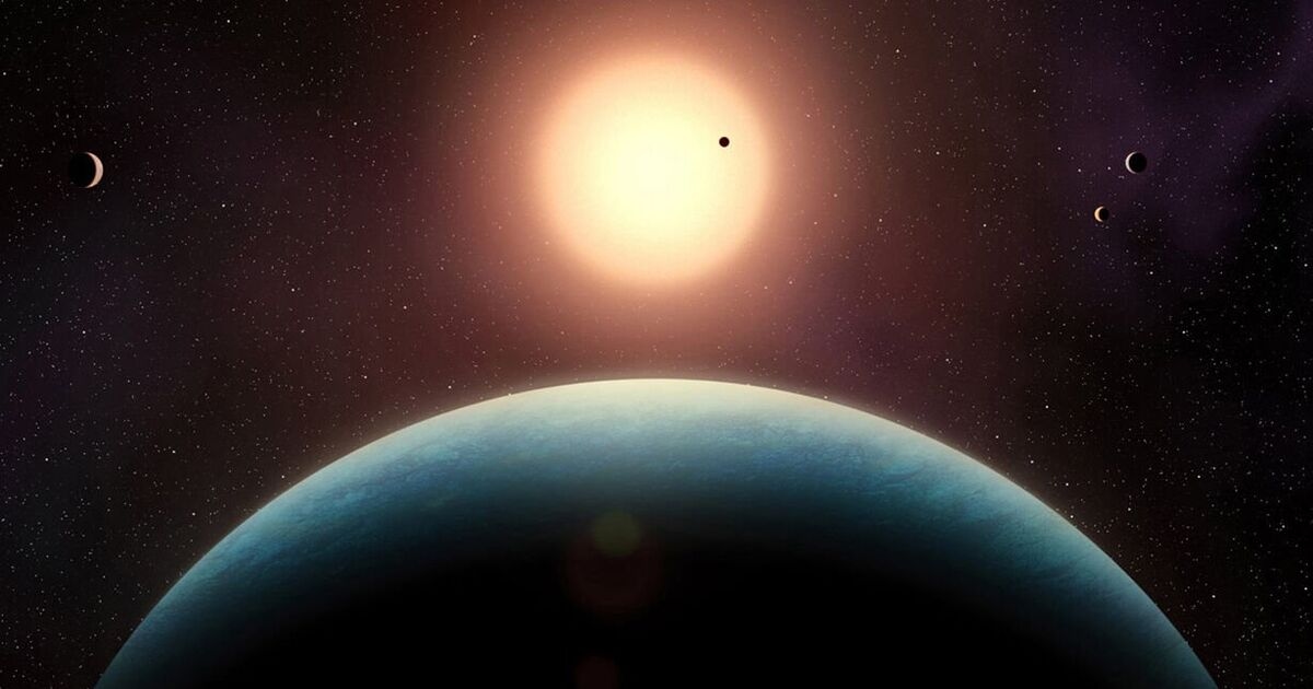 Major discovery as 'Super Earth' planet found - but its neighbour 'stinks of rotten eggs'