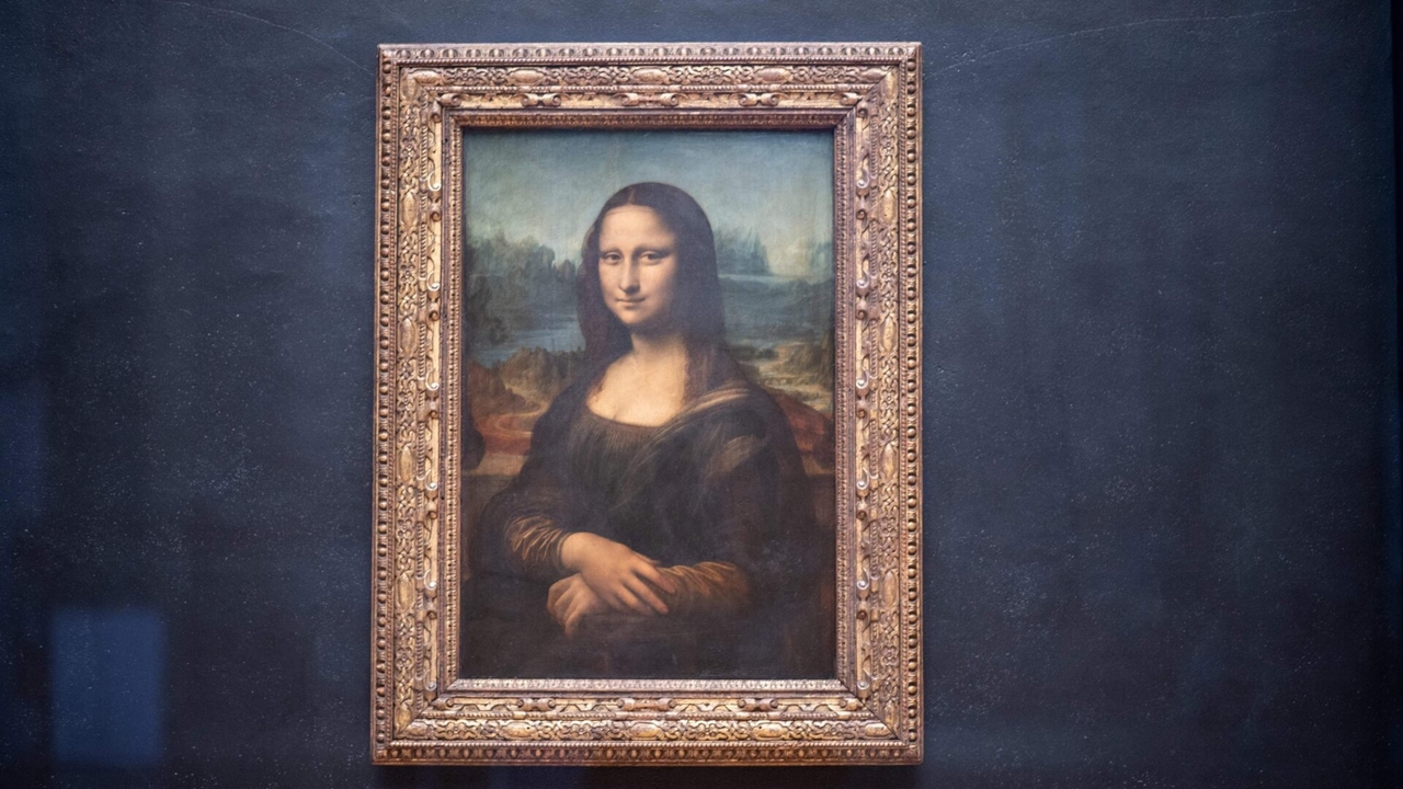 Telefon Bağımlısı Turist Salgını Louvre'u Kapattı
