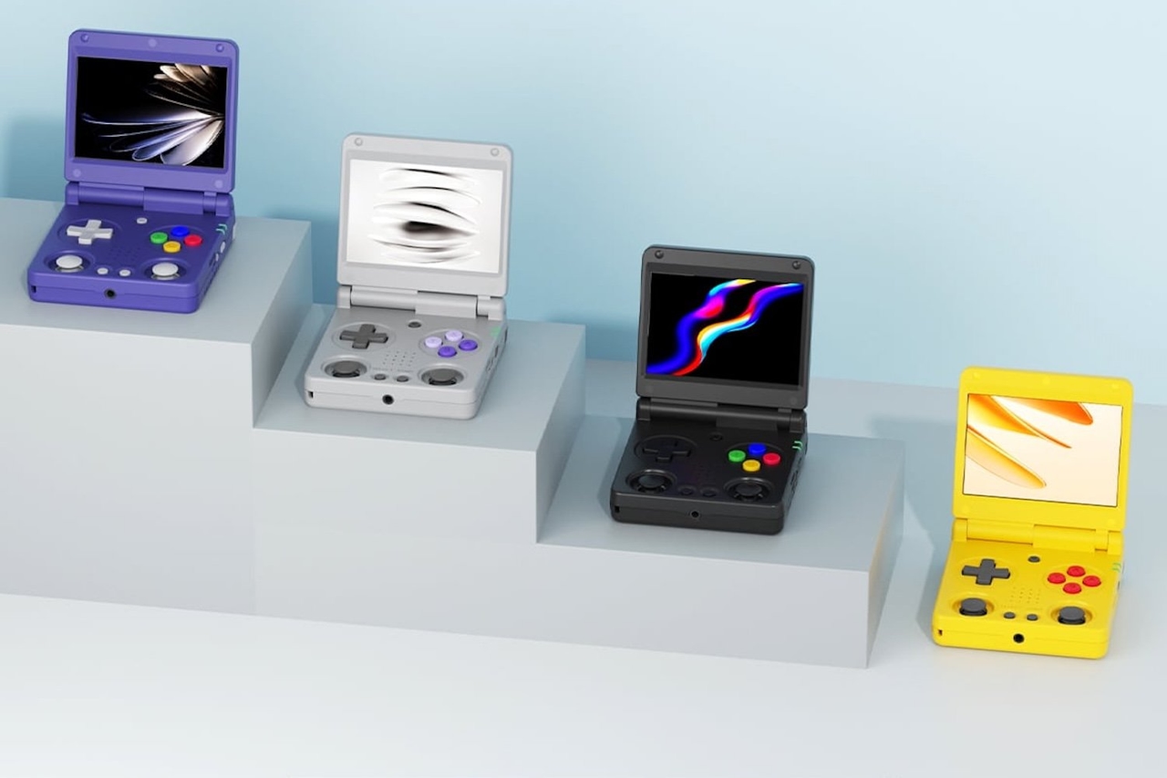 Эта ретро-консоль сочетает в себе лучшую версию Game Boy и два джойстика