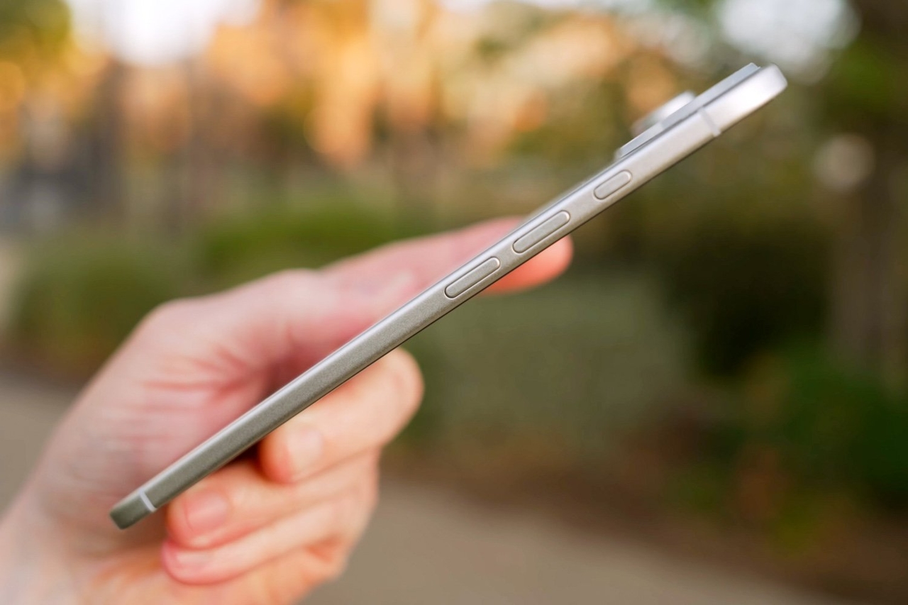 Apple’s Super-Skinny iPhone 17 Air Might Have a Huge Downside