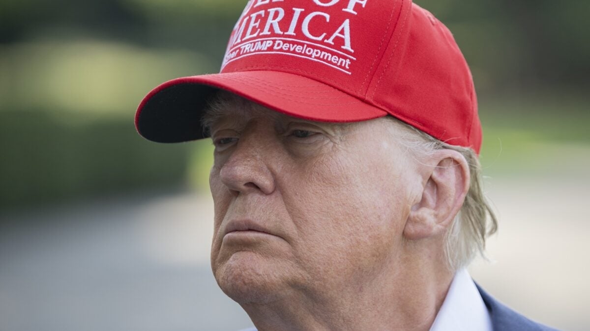 Trump está perdiendo su ejército de machos alfa de Internet por los archivos de Epstein
