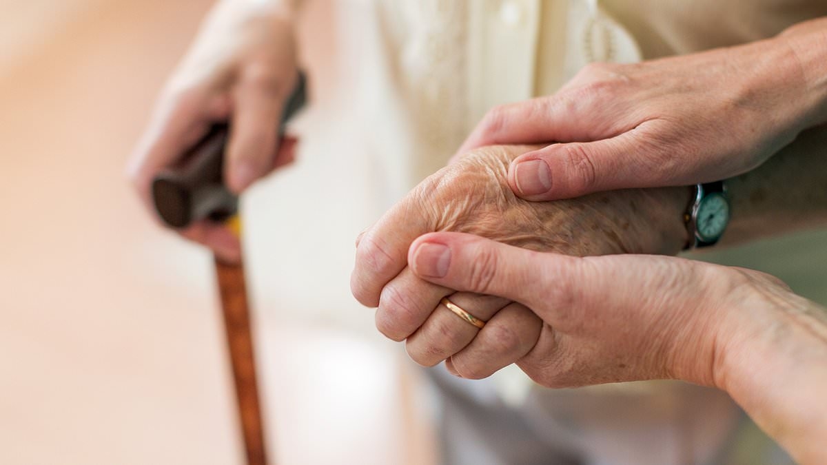 „Altersgeruch“ kann laut Langlebigkeitsexperte mit einem einfachen Alltagsnahrungsmittel geheilt werden