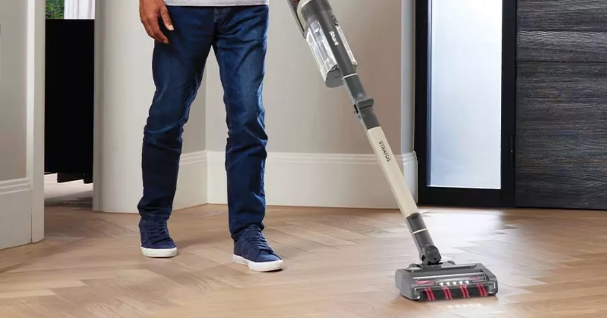 El paquete de aspiradora y fregona Shark Stratos con un descuento de £220 se considera un "punto de inflexión"