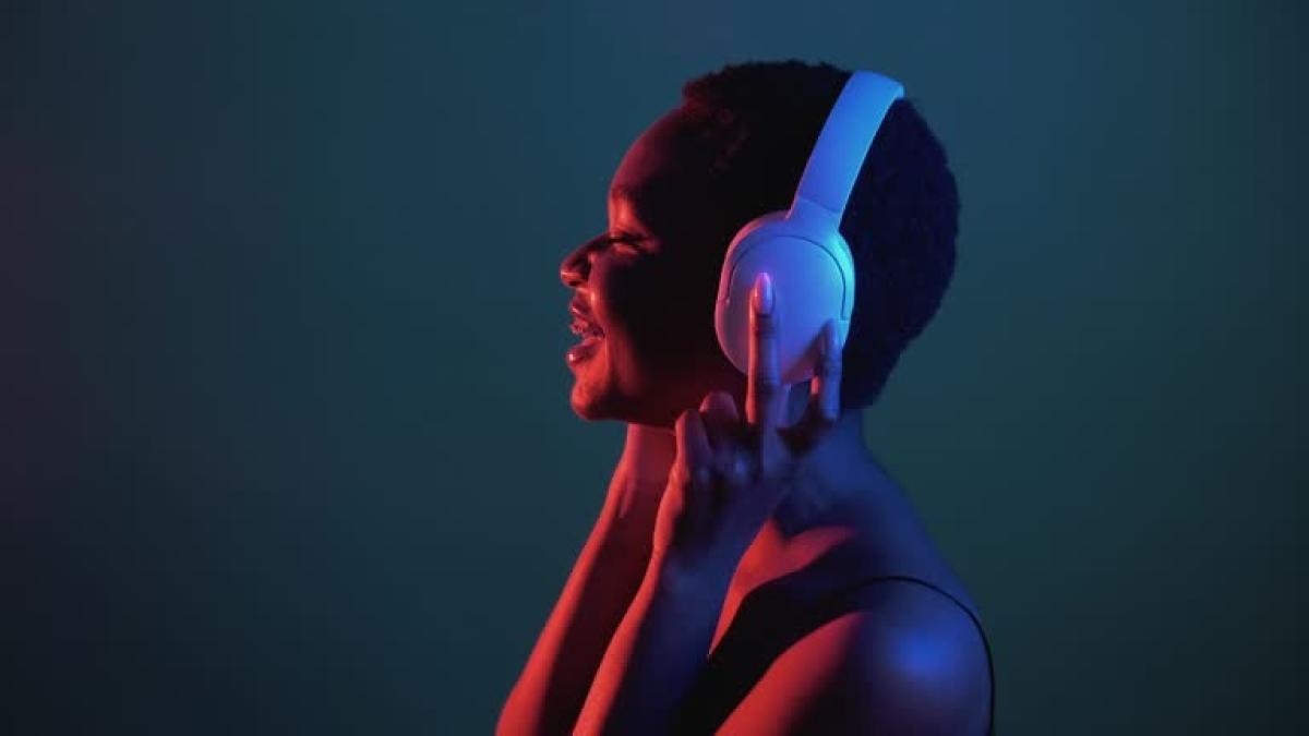 Il trucco infallibile per trovare su Internet quella canzone che ti è rimasta in testa ma di cui non ricordi il titolo.
