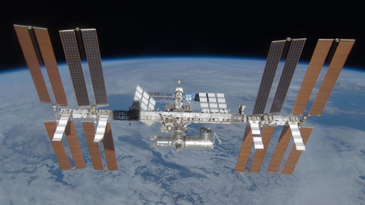 A agência espacial russa anuncia que chegou a um acordo com a NASA para operar a ISS até 2028.
