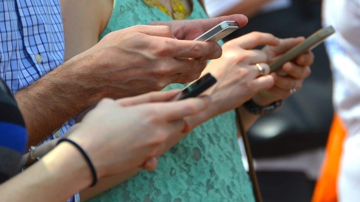 “I’m much happier like this”: Addicted to his phone, he cuts his screen time from 8 hours to 3 hours