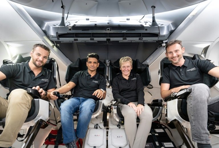 Ungarn, Indien und Polen fliegen ins All