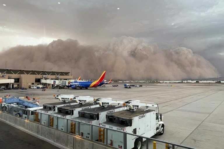 Céu de ficção científica: ‘haboob’ mergulha Phoenix na escuridão