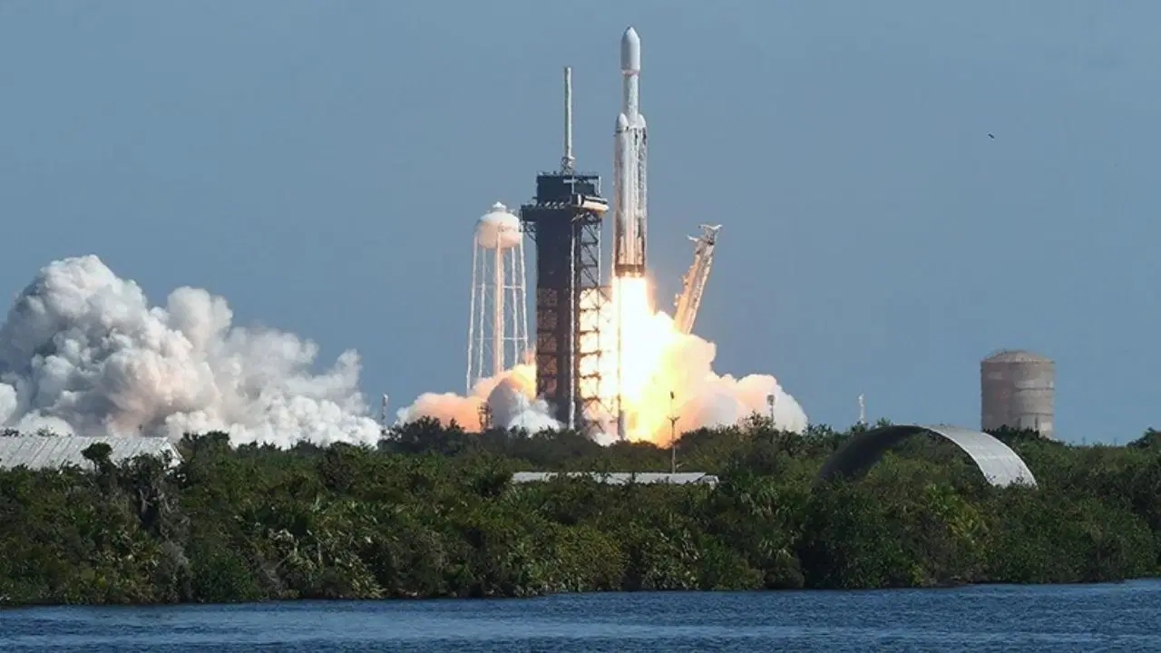 Israel startet Kommunikationssatelliten mit SpaceX