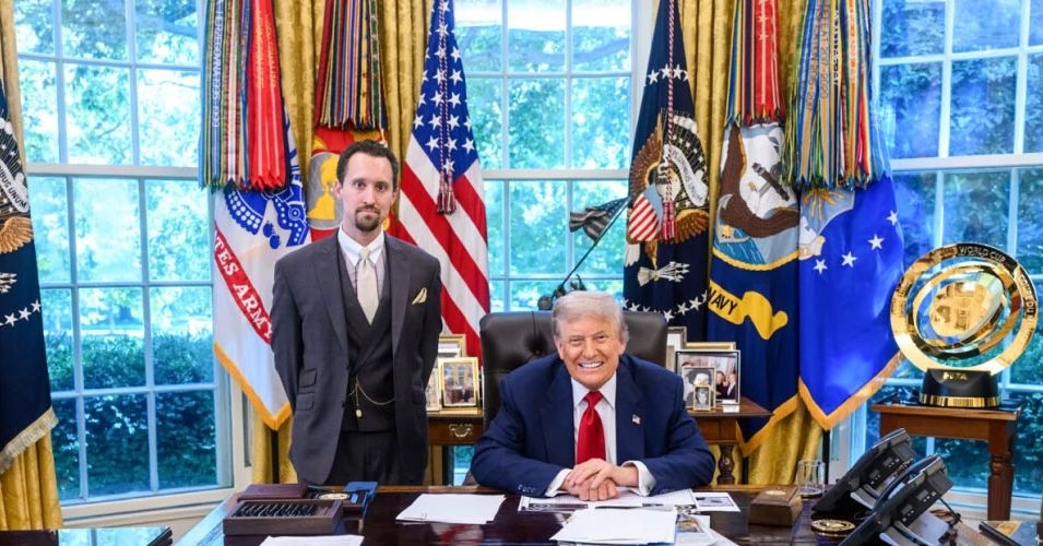 Una cuenta que usa el mismo nombre que la persona elegida por Trump para el BLS publicó teorías conspirativas de Red-Pilled