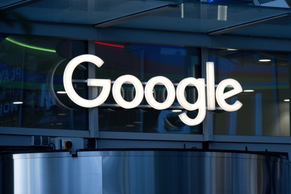 Os britânicos estão enfrentando o Google. O gigante está reagindo.