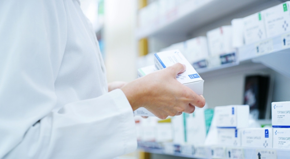 Ban on advertising pharmacies is illegal. There is a ruling