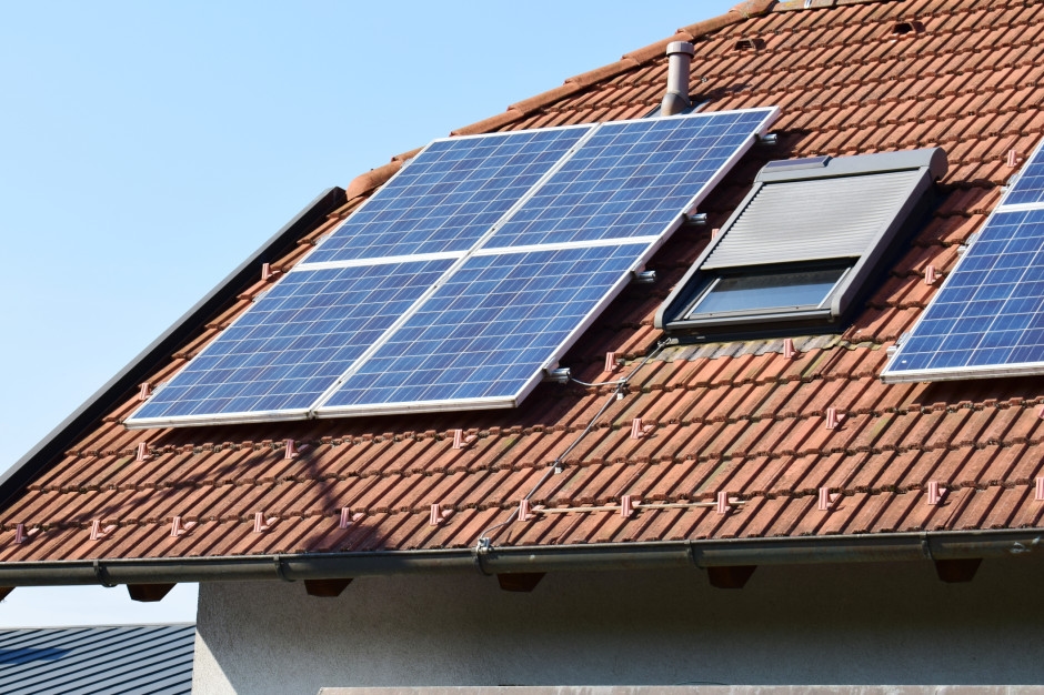 Se dejó engañar por los paneles solares. Ahora esta arruinado