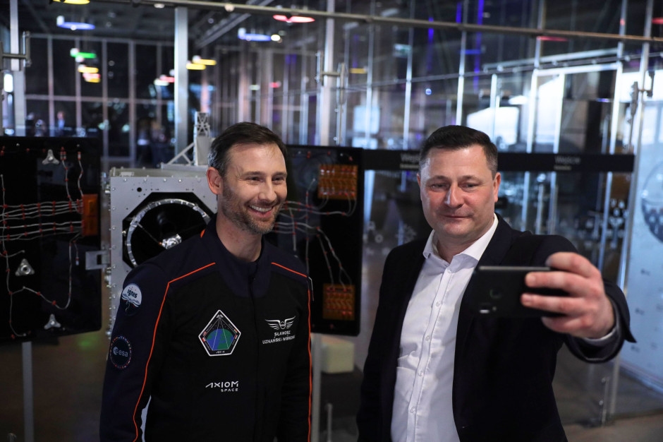 Ein Pole geht auf Weltraummission und Polen verspielt eine historische Chance