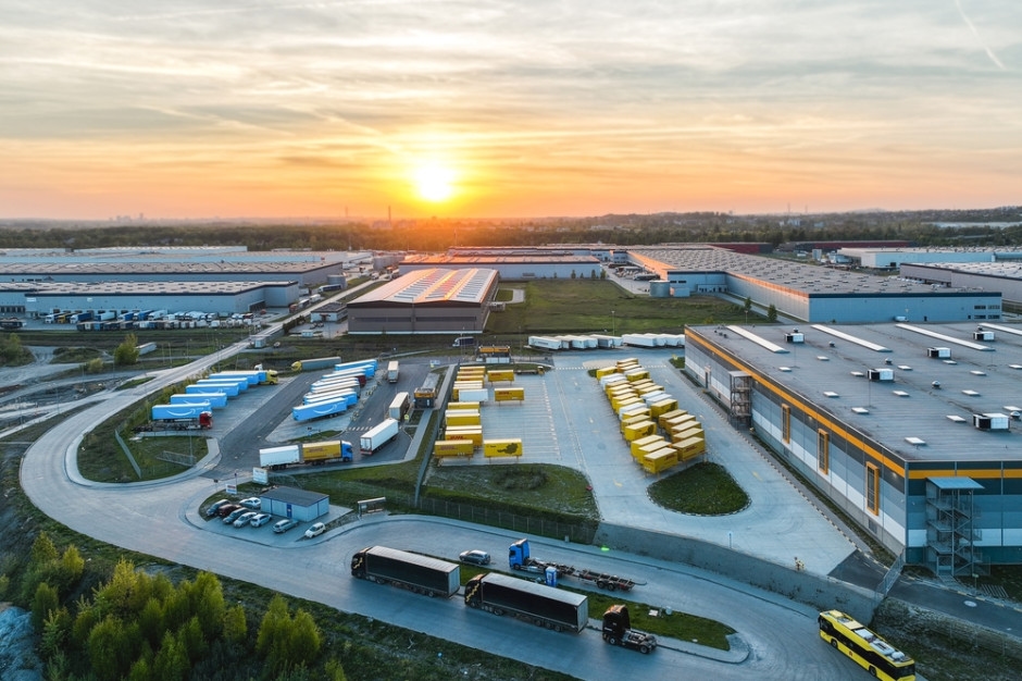 Amazon revela su cantidad de CO2 emitido. El camino hacia la neutralidad de carbono no avanza bien.