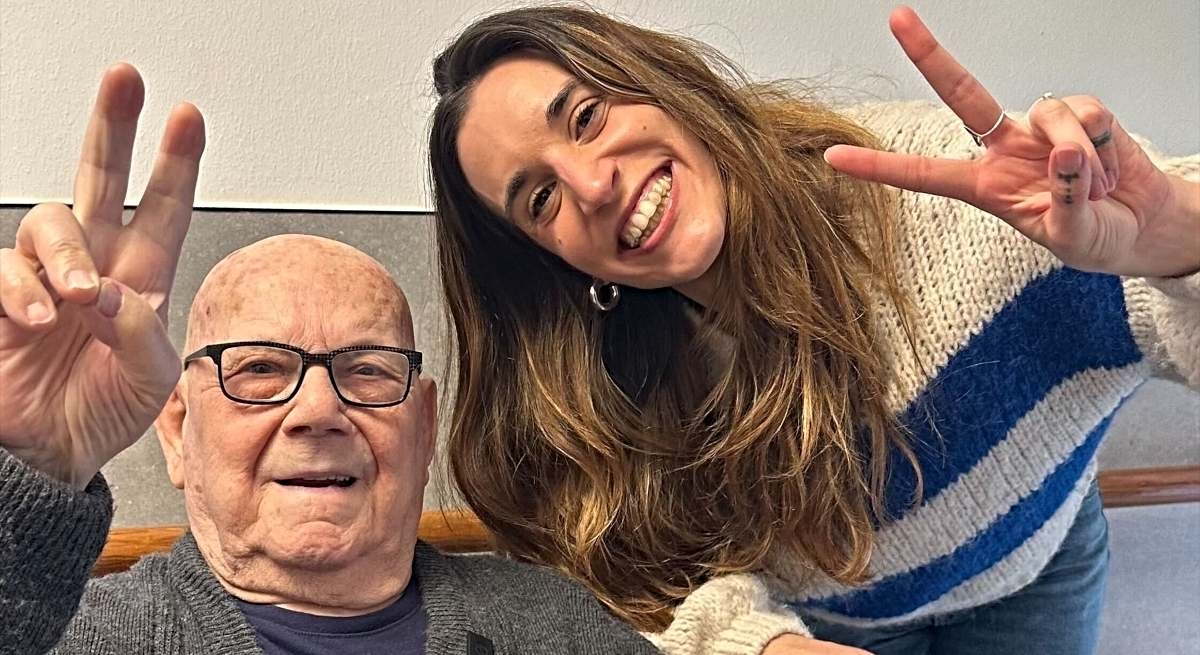 Adotta un nonno, l'app che conta un milione di volontari, lancia un SOS per impedirne la chiusura.