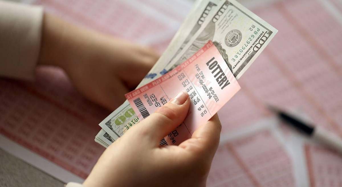Пенсионер выиграл в лотерею 71,5 млн евро, но через неделю потерял все из-за приложения.