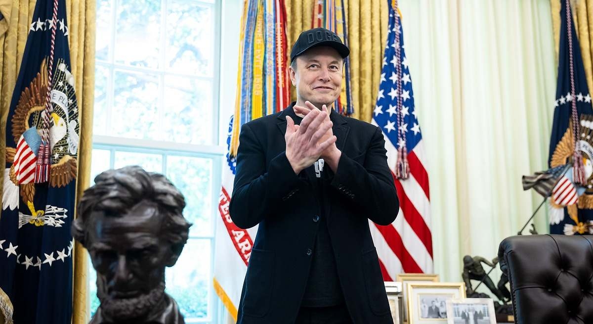 Musk's AI backtracks: Grok apologizes for his neo-Nazi content, calling it "horrible behavior."