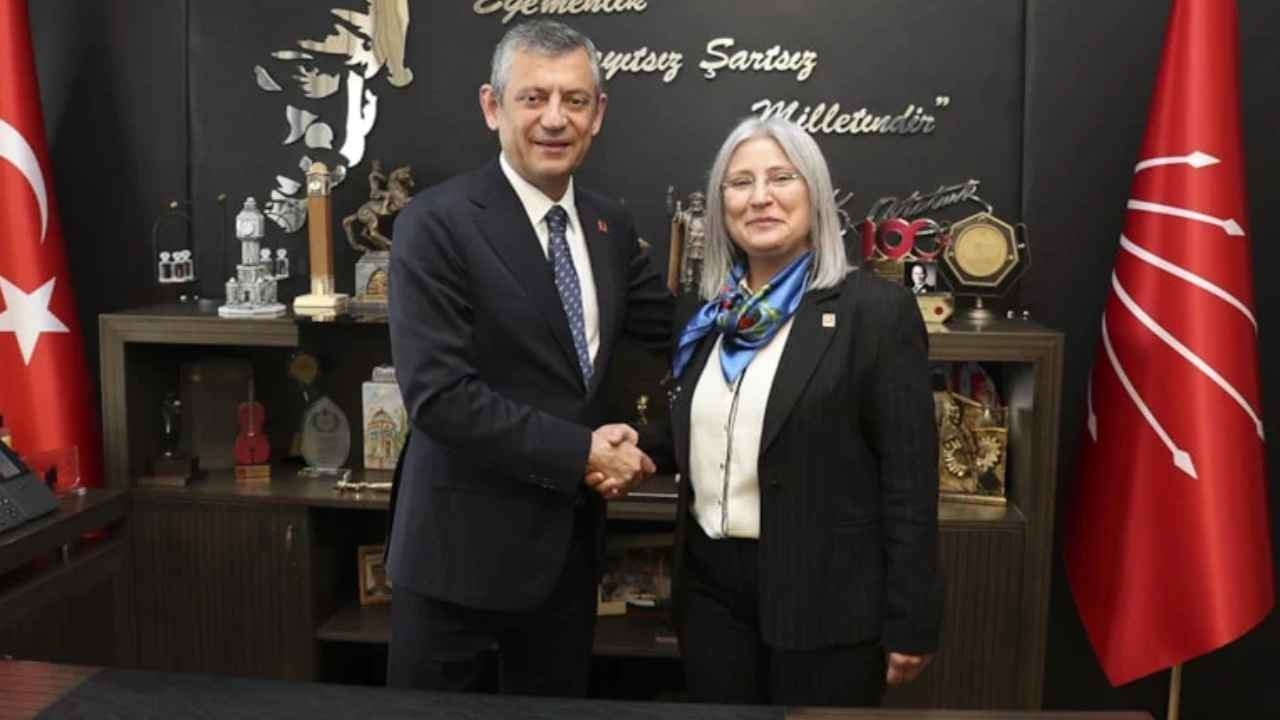 De ex-vrouw van AKP-partijlid Fuat Oktay sluit zich aan bij de CHP