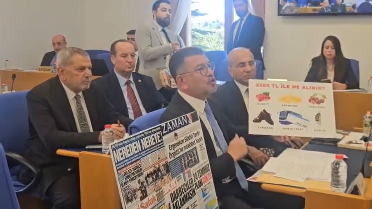 La reacción de Veli Ağbaba al aumento de las pensiones: Jubiladas persiguen a diputados del AKP con zapatillas