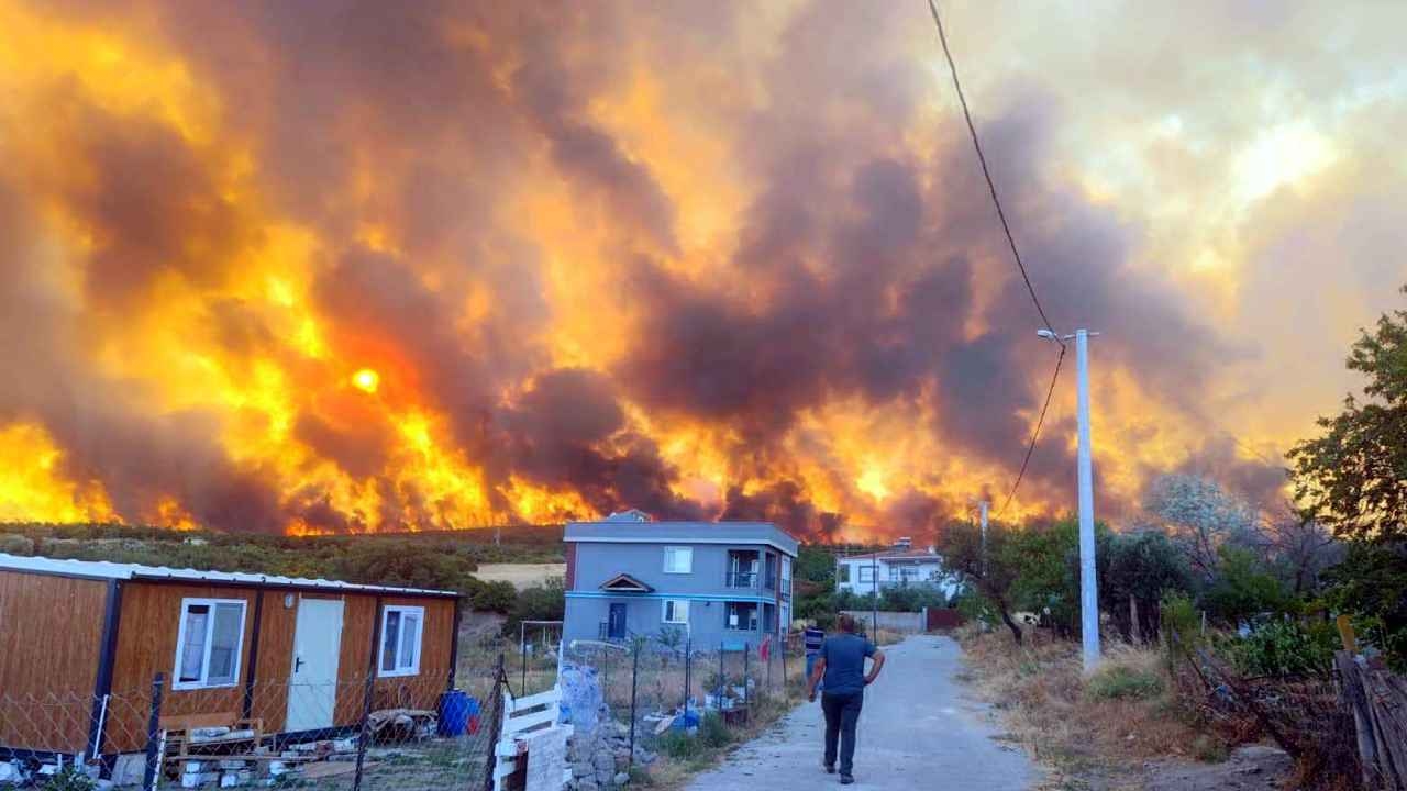 Fire spreads in Tekirdağ! 3 neighborhoods evacuated