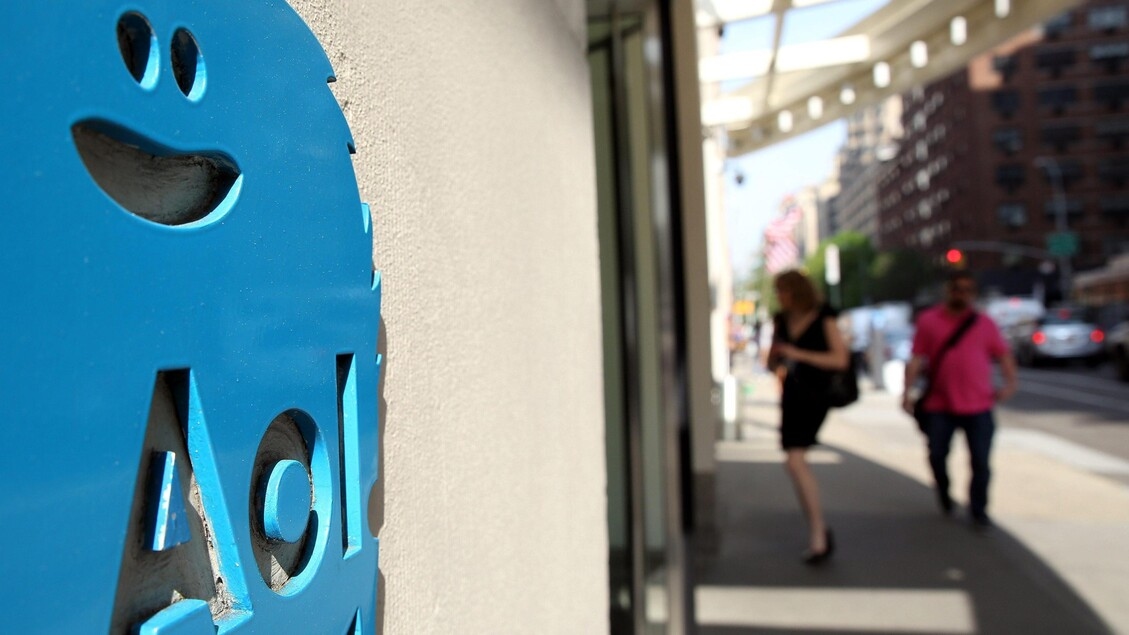 AOL verabschiedet sich vom DFÜ-Anschluss und beendet damit die Internet-Ära der 90er.