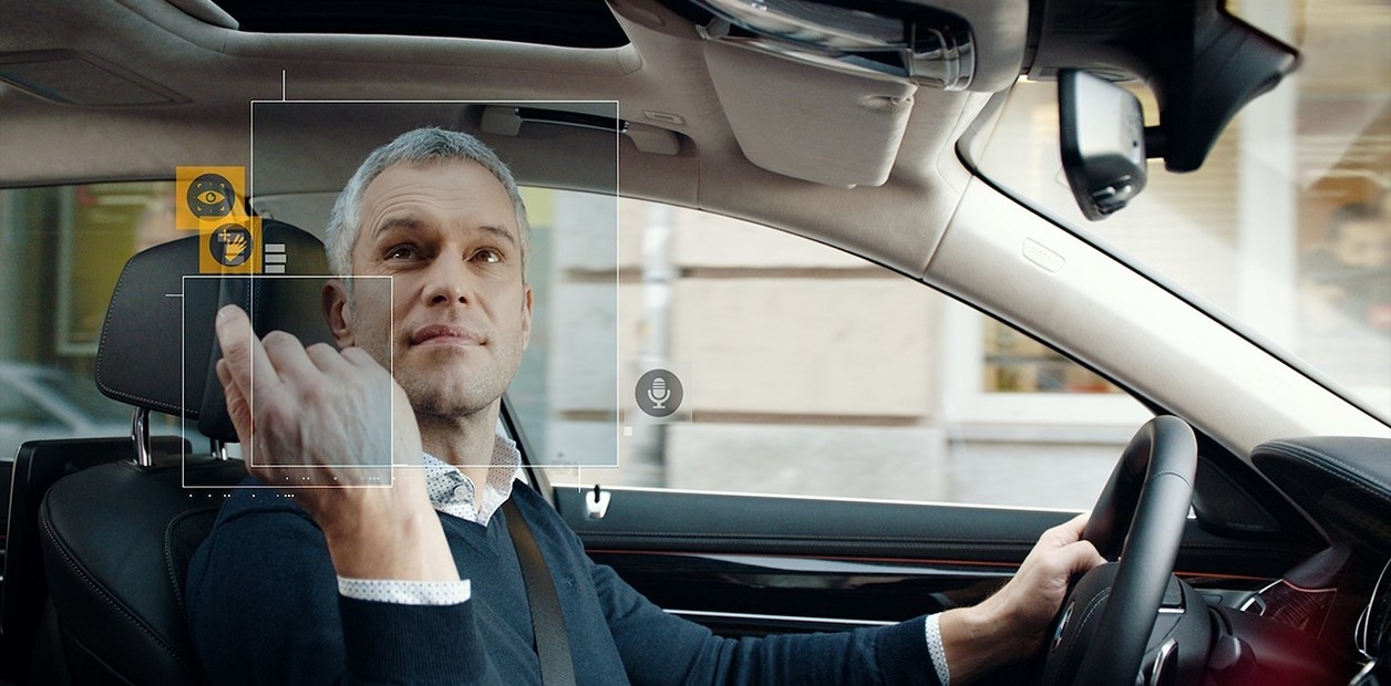 Jak sprawić, by Twój samochód był inteligentny, nie wydając fortuny: Cztery gadżety, które zmodernizują technologię i bezpieczeństwo