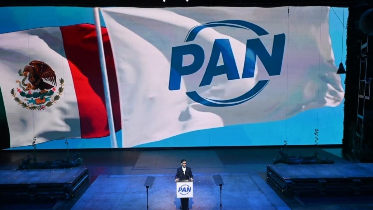 In its relaunch, the PAN ends alliances, opens candidacies, and resorts to AMLO's phrases.