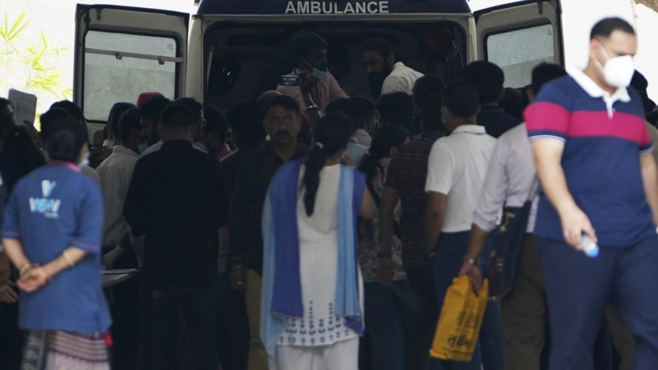 De stoffelijke overschotten van de slachtoffers van de Air India-crash worden overgedragen aan hun families.