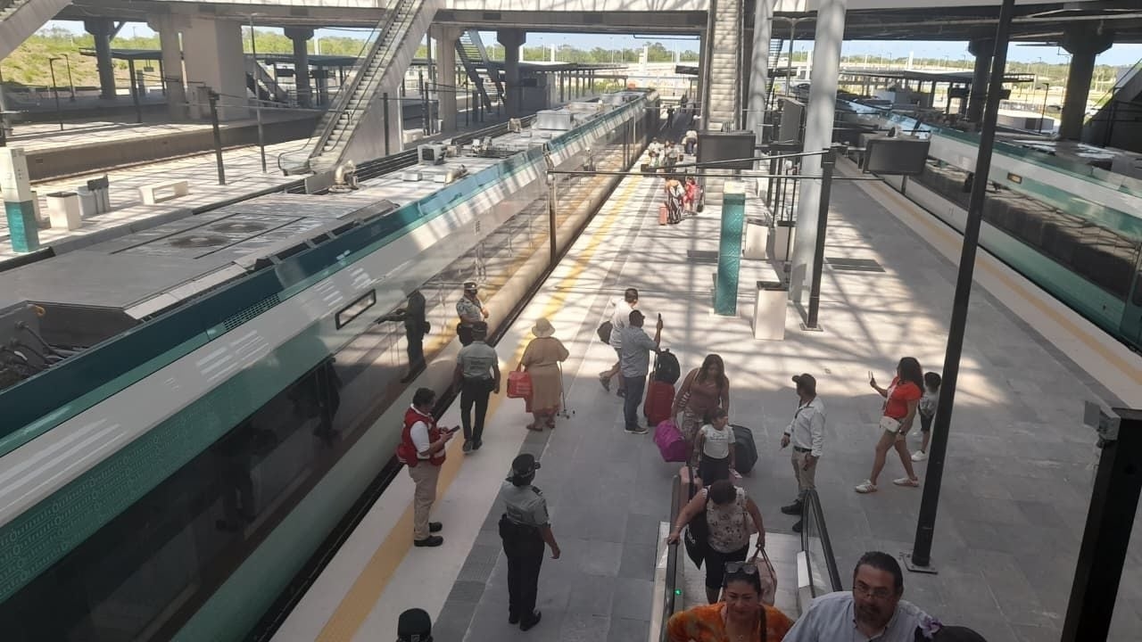Passageiros do trem Maya terminam viagem em van devido a má conexão