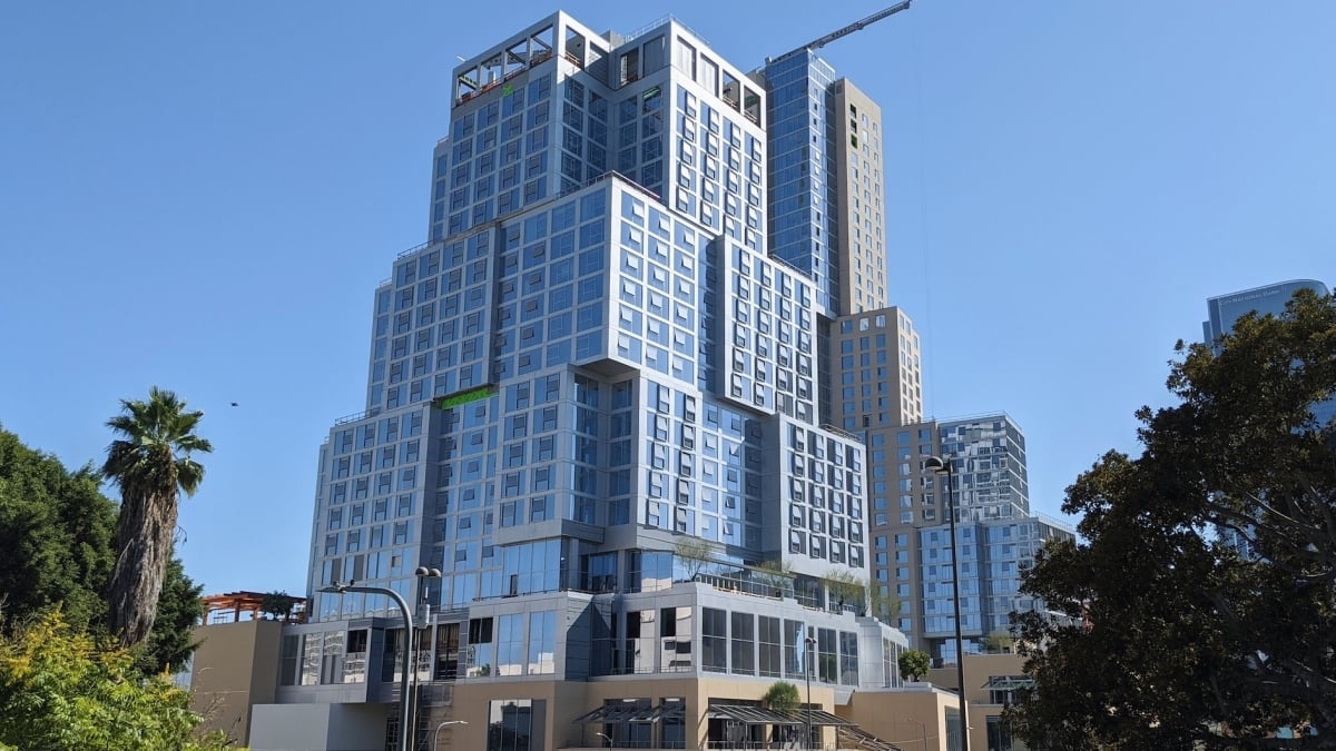 Das geplante KI-Museum kündigt seine Eröffnung an und gibt Einblicke in den Infinity Room.