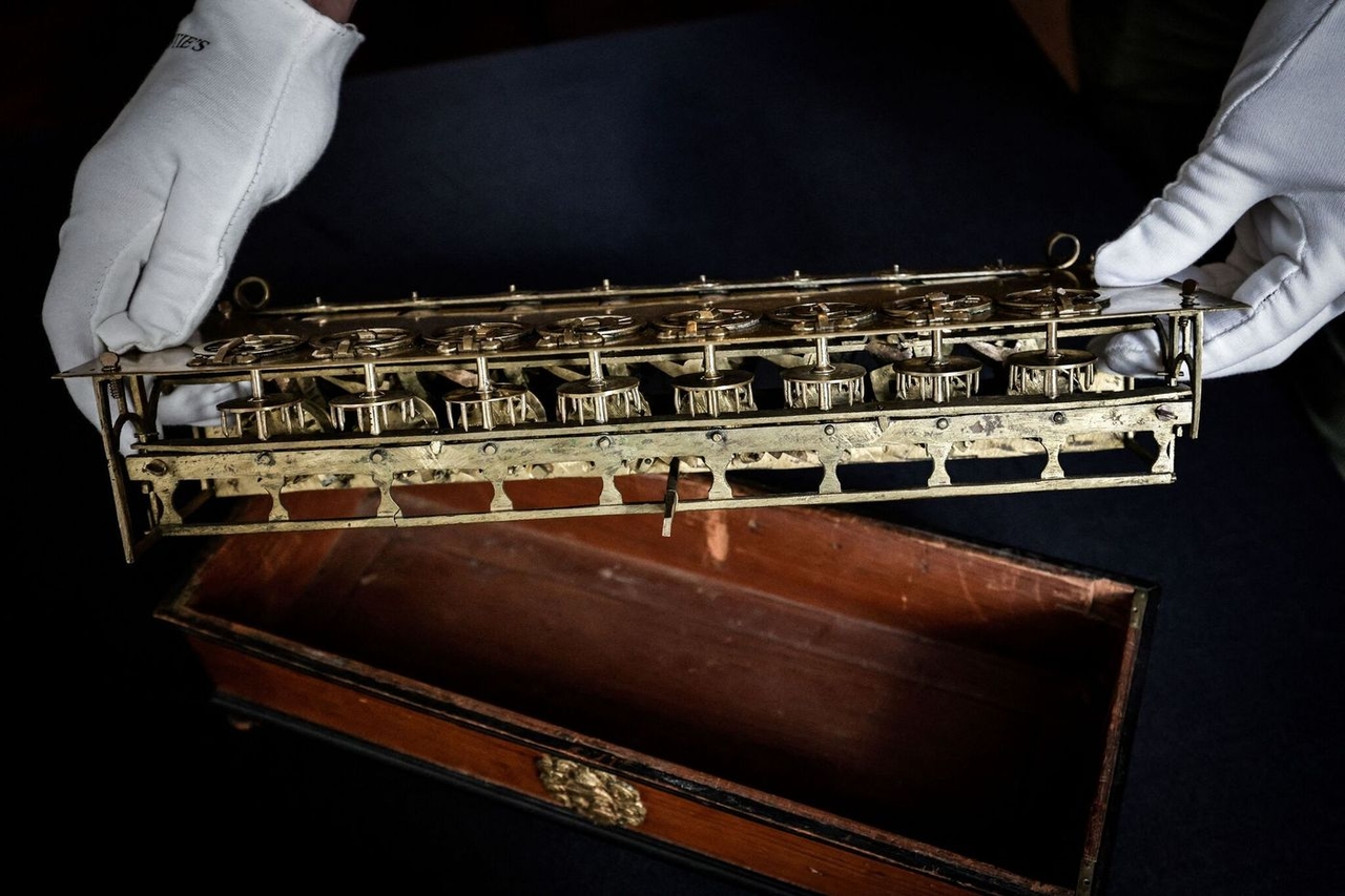 Опасения по поводу продажи одного из восьми экземпляров «Паскалины»