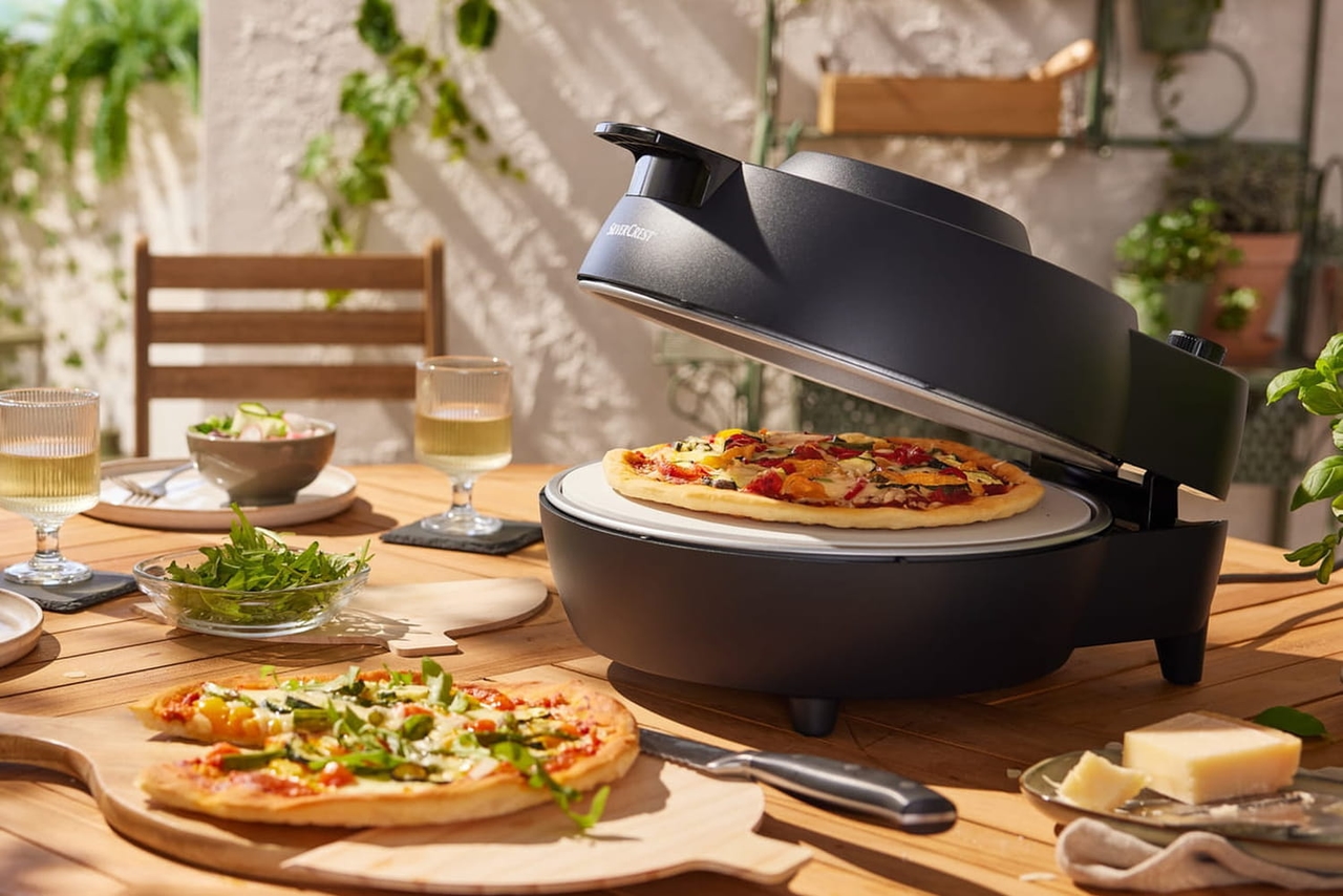 Больше не нужно заказывать пиццу онлайн: Lidl предлагает машину, которая может приготовить ее всего за четыре минуты.