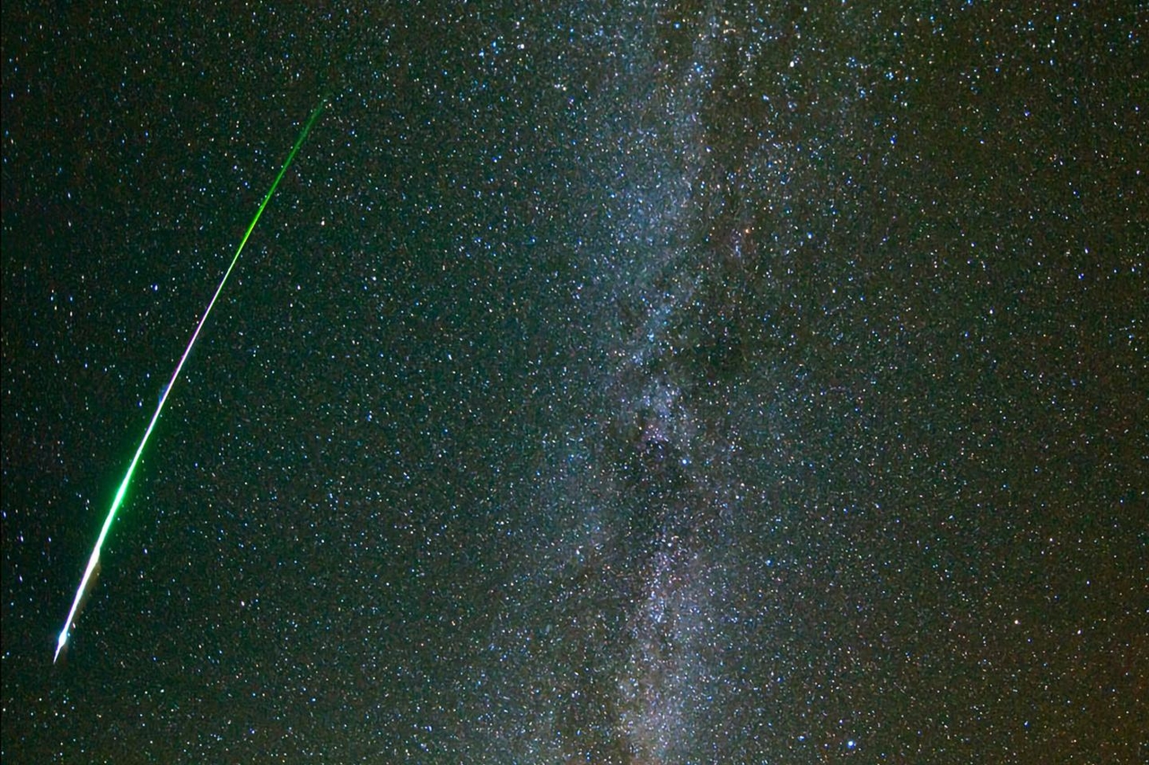 Падающие звезды на осеннем небе