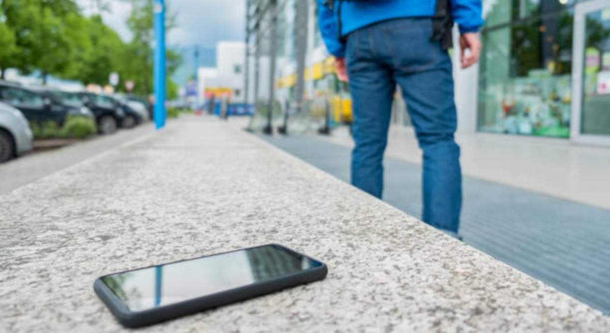 How to locate your lost phone from Android, iPhone, or computer