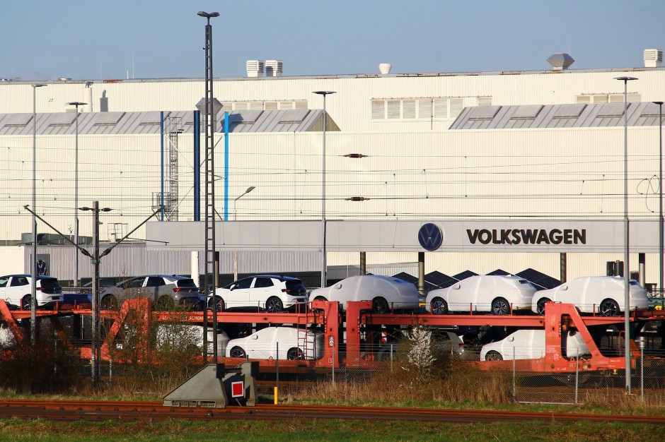 O anúncio surpreendente da empresa: a Volkswagen não vai suspender a produção.
