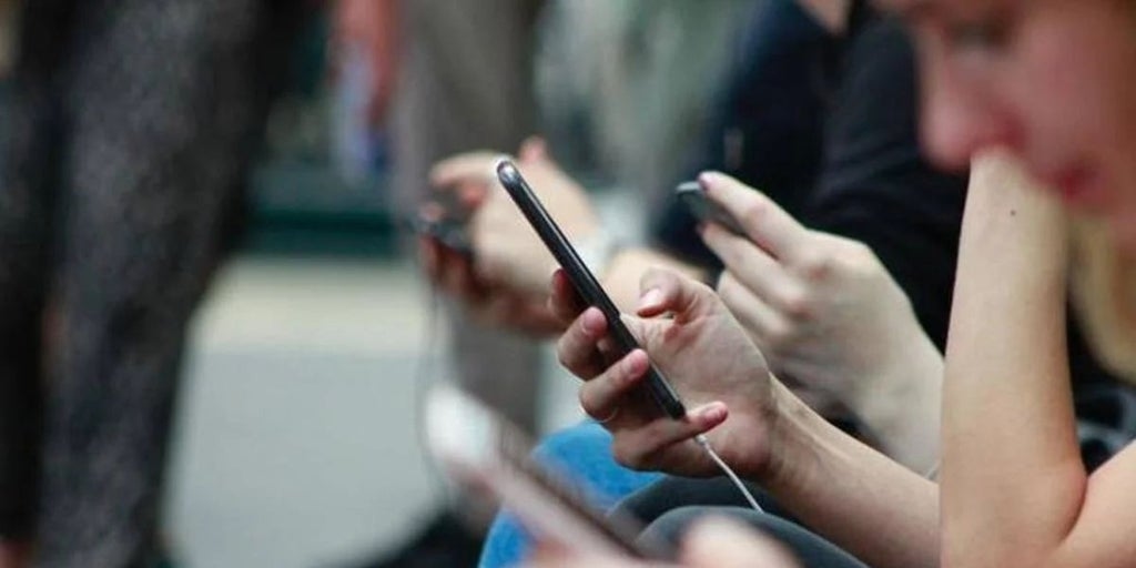 Autoridade de Proteção de Dados aplica multa de € 2.000 por criação de conteúdo sexual de menores manipulado por inteligência artificial.