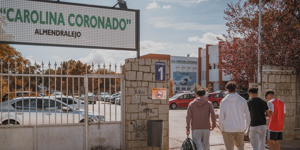 Deux des parents des filles déshabillées par IA à Almendralejo : « Détruire la santé mentale de ma fille ne leur a coûté que 1 200 euros »